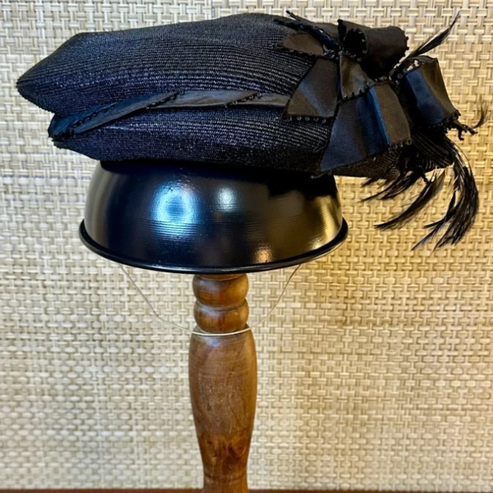 VTG 1940s The Harris Company Cellophane Straw Tilt Hat Architectural Bow & Plume - Picture 3 of 11